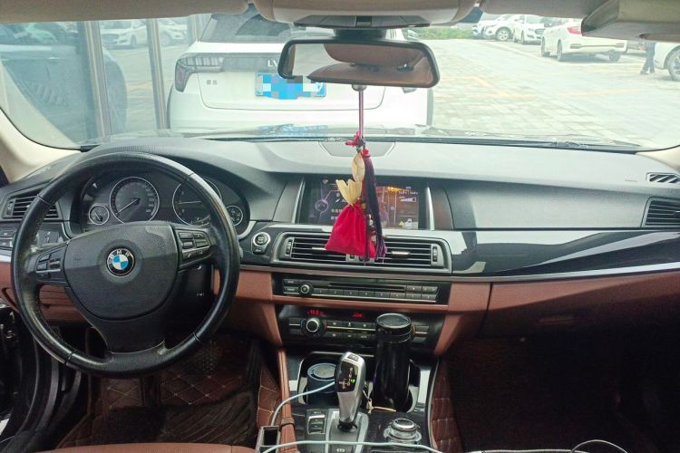 Used BMW 5 Series 2014 520Li Elegant Model Center Console
