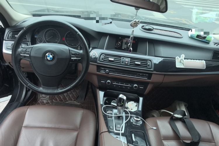 Used BMW 5 Series 2014 520Li Elegant Model Center Console