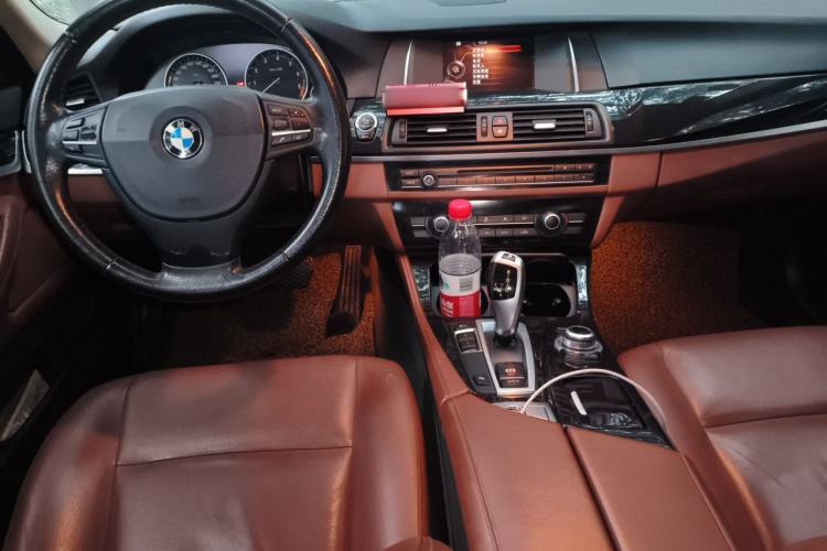Used BMW 5 Series 2014 520Li Elegant Model Center Console
