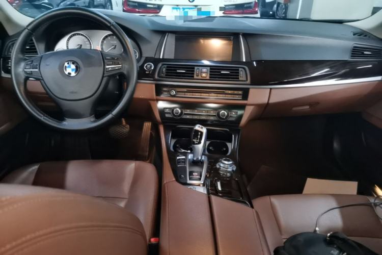 Used BMW 5 Series 2014 525Li Leading Model Center Console