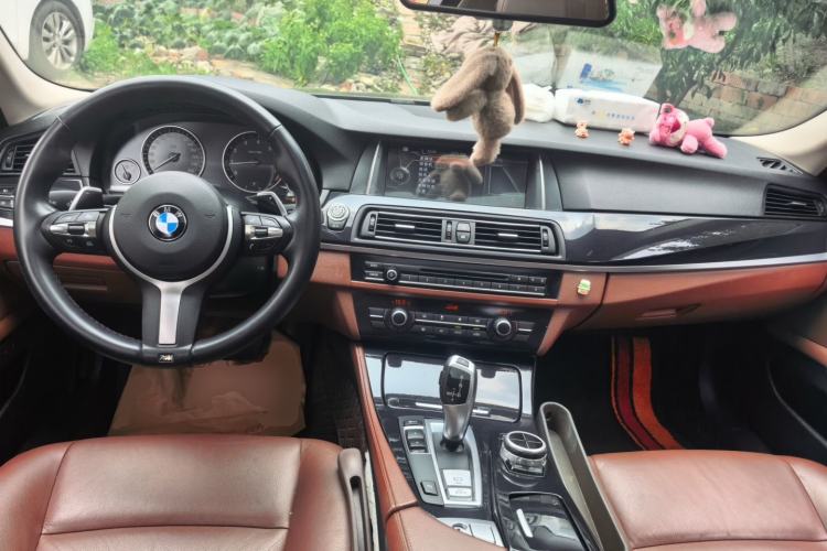 Used BMW 5 Series 2014 520Li Elegant Model Center Console