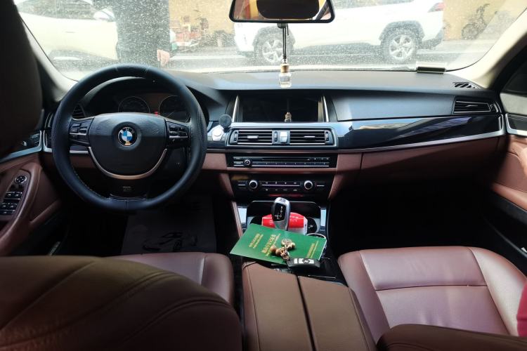 Used BMW 5 Series 2014 520Li Elegant Model Center Console