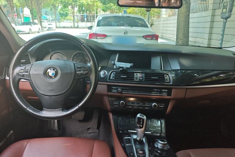 Used BMW 5 Series 2014 520Li Elegant Model Center Console