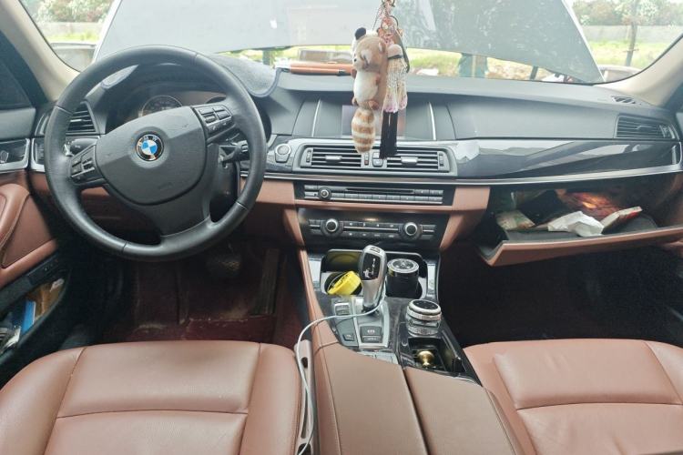 Used BMW 5 Series 2014 520Li Elegant Model Center Console