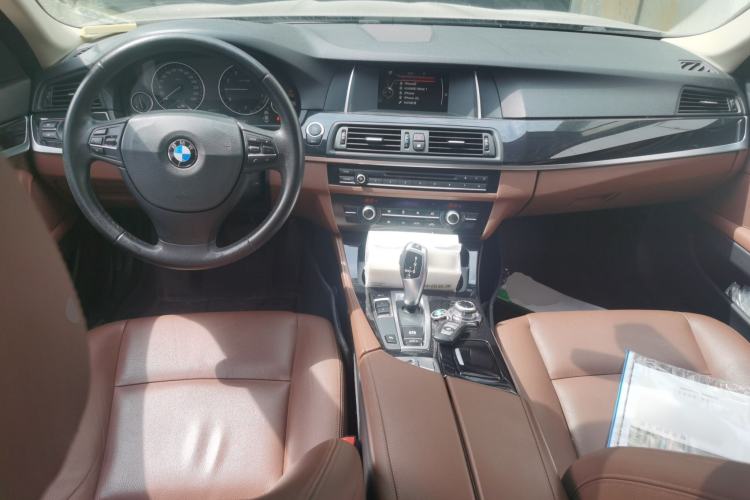 Used BMW 5 Series 2014 520Li Elegant Model Center Console