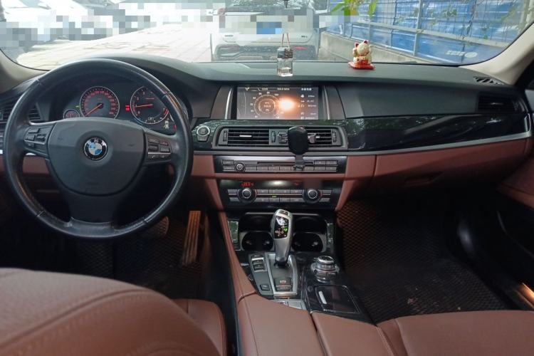 Used BMW 5 Series 2014 520Li Elegant Model Center Console