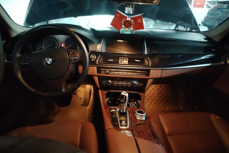 Used BMW 5 Series 2014 520Li Elegant Model Center Console
