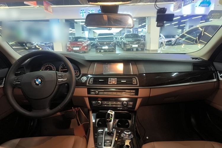 Used BMW 5 Series 2014 525Li Leading Model Center Console