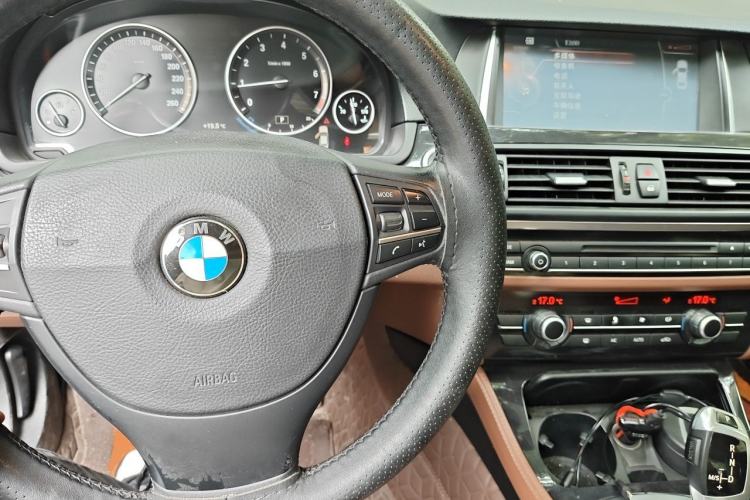 Used BMW 5 Series 2014 520Li Elegant Model Center Console