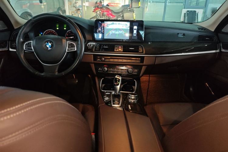Used BMW 5 Series 2014 525Li Luxury Design Package Center Console