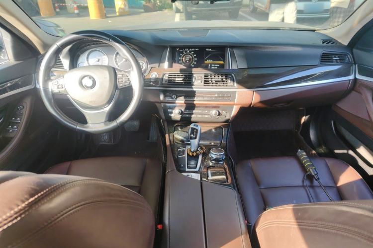 Used BMW 5 Series 2014 525Li Luxury Design Package Center Console