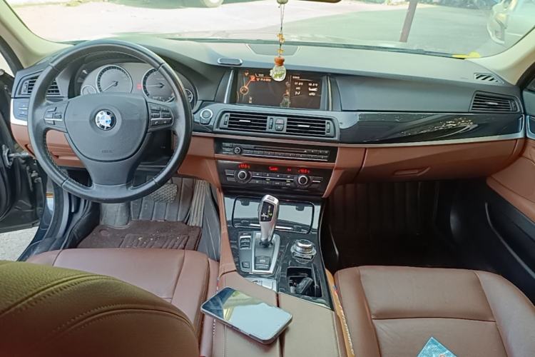Used BMW 5 Series 2014 520Li Elegant Model Center Console
