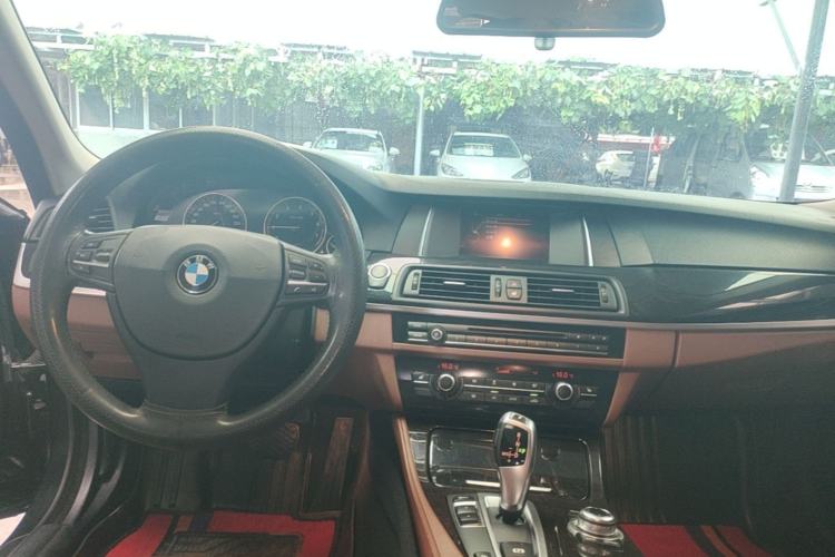 Used BMW 5 Series 2014 525Li Leading Model Center Console