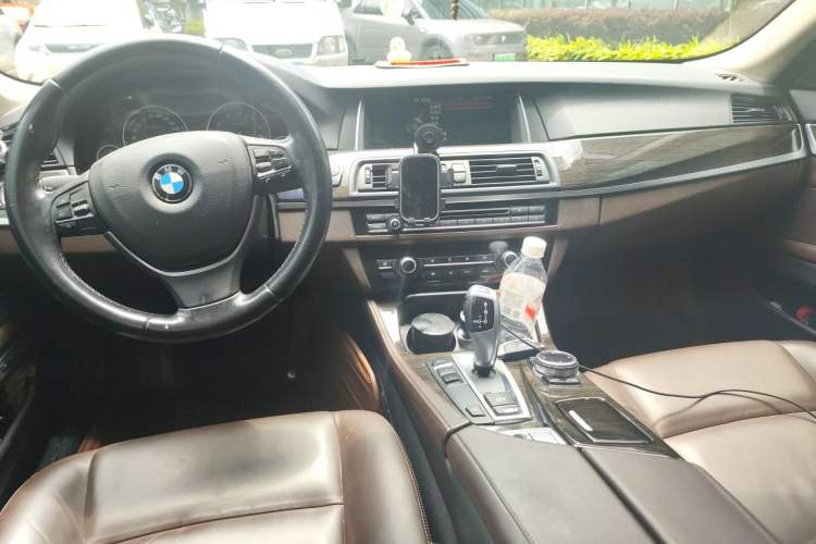 Used BMW 5 Series 2014 525Li Luxury Design Package Center Console