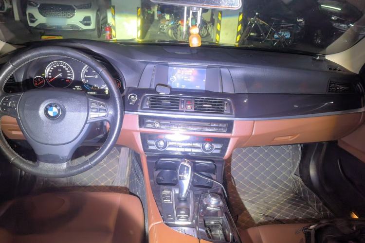 Used BMW 5 Series 2014 520Li Elegant Model Center Console