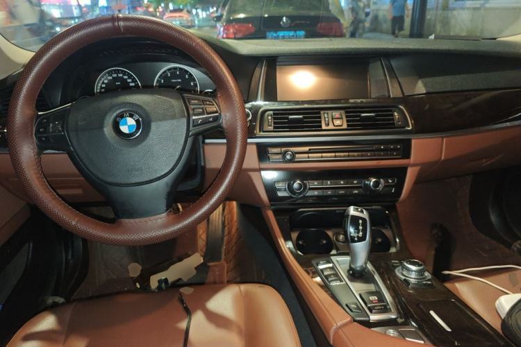 Used BMW 5 Series 2014 525Li Leading Model Center Console