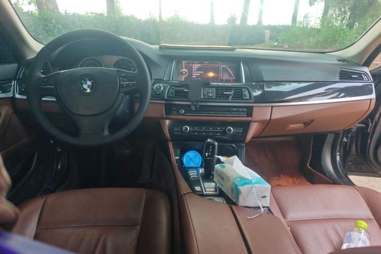 Used BMW 5 Series 2014 520Li Elegant Model Center Console
