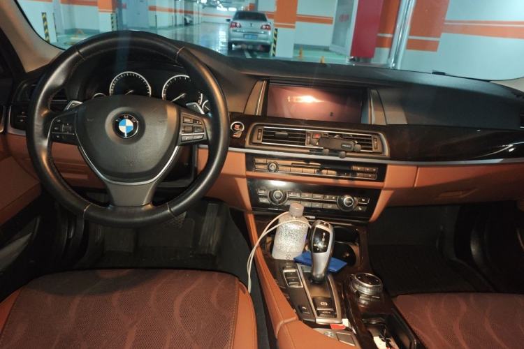 Used BMW 5 Series 2014 535Li Leading Model Center Console