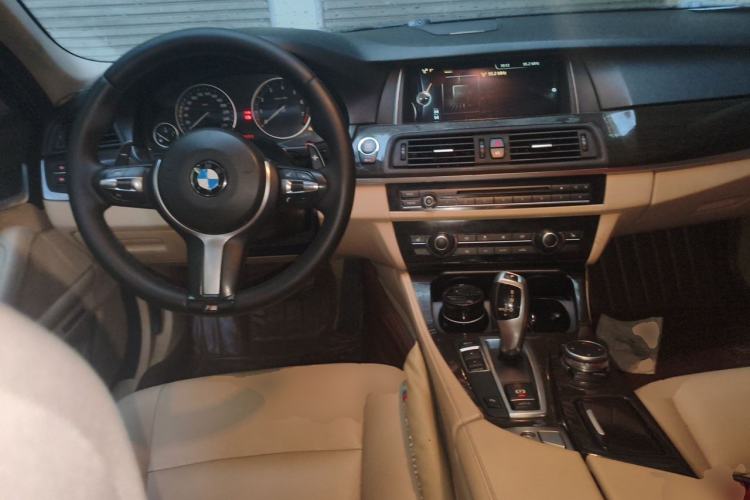 Used BMW 5 Series 2014 525Li Luxury Design Package Center Console
