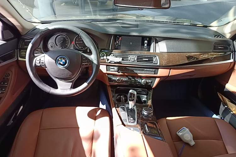 Used BMW 5 Series 2014 528Li Leading Model Center Console