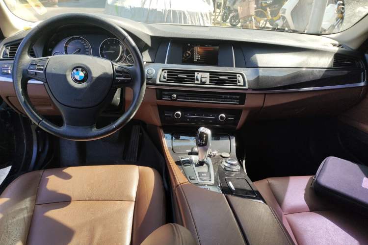 Used BMW 5 Series 2014 520Li Elegant Model Center Console