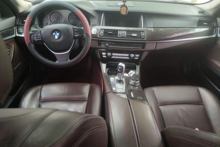 Used BMW 5 Series 2014 525Li Luxury Design Package Center Console