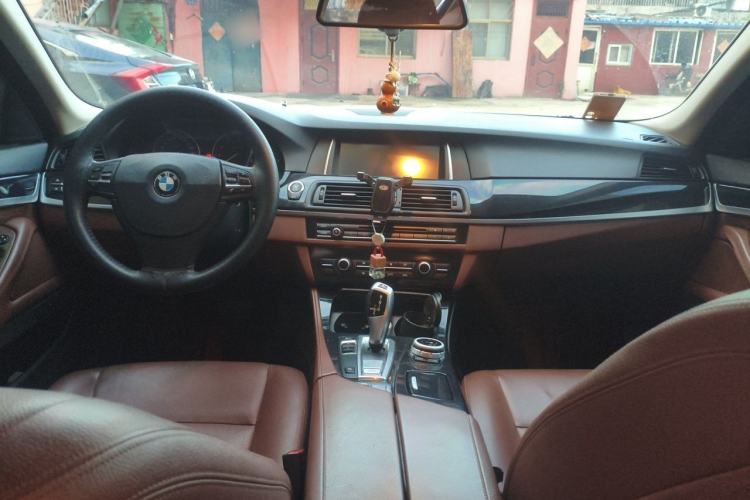 Used BMW 5 Series 2014 520Li Elegant Model Center Console