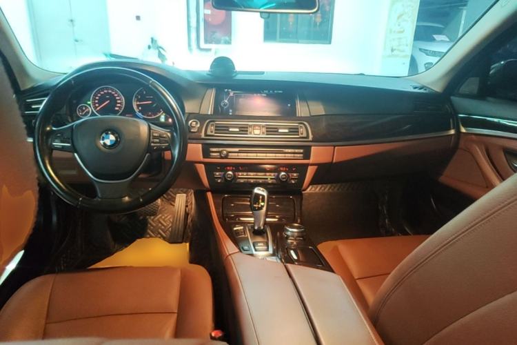 Used BMW 5 Series 2014 528Li Leading Model Center Console