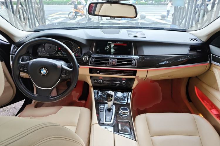 Used BMW 5 Series 2014 525Li Luxury Design Package Center Console