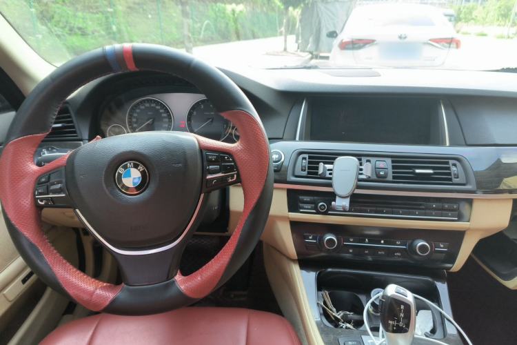 Used BMW 5 Series 2014 525Li Luxury Design Package Center Console