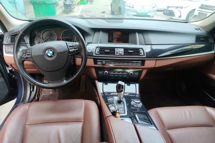 Used BMW 5 Series 2014 520i Elegant Edition Center Console