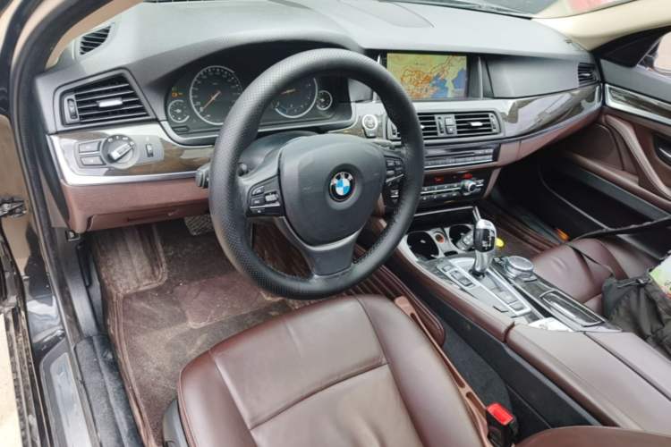 Used BMW 5 Series 2014 525Li Luxury Design Package Center Console