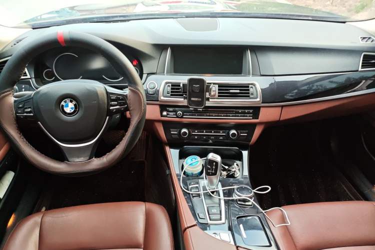Used BMW 5 Series 2014 520Li Elegant Model Center Console