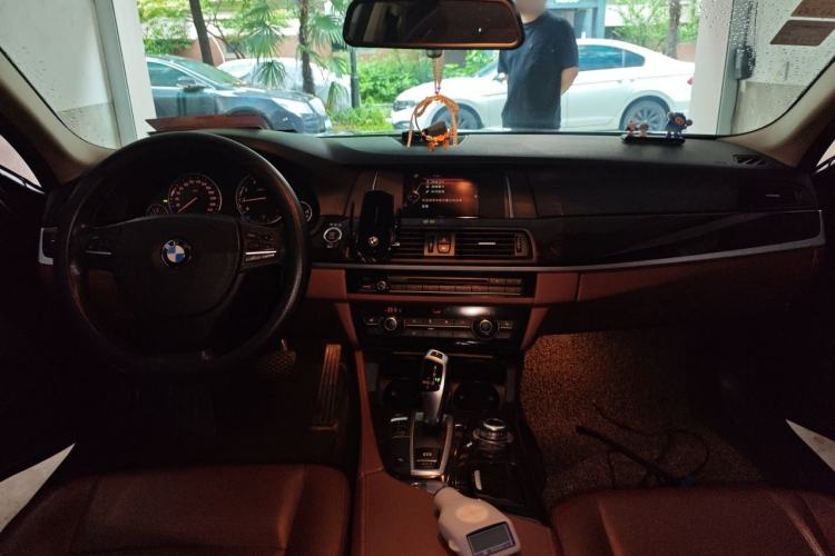Used BMW 5 Series 2014 525Li Leading Model Center Console