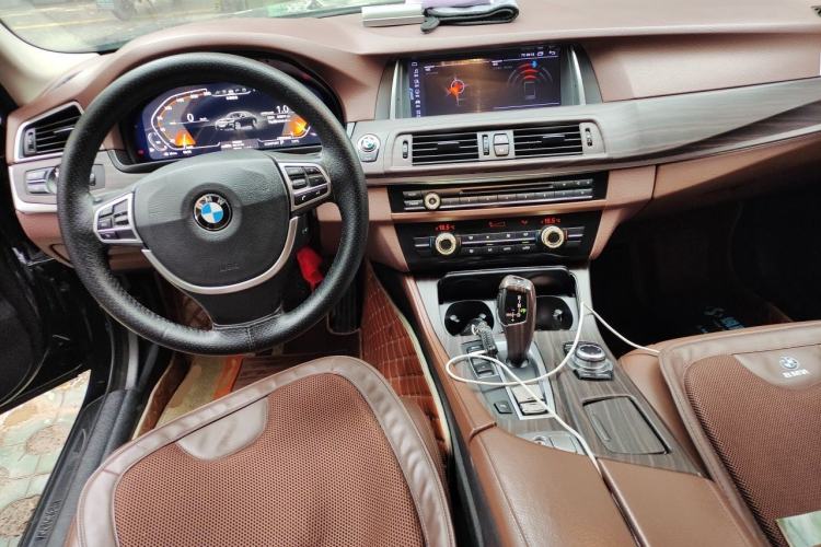Used BMW 5 Series 2014 520Li Elegant Model Center Console