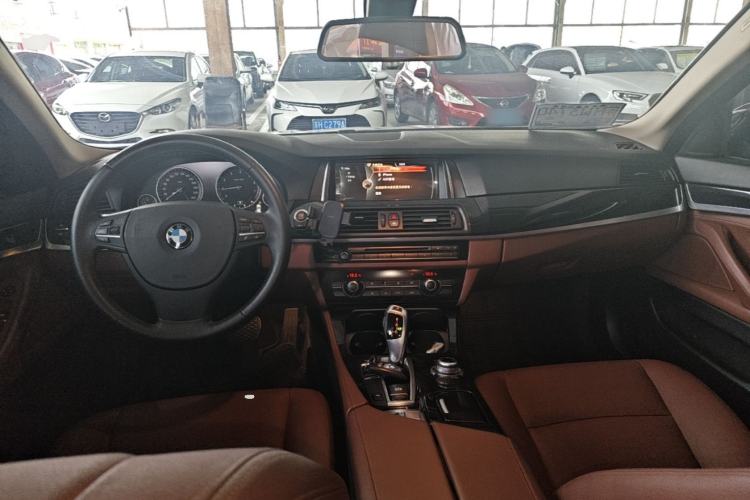 Used BMW 5 Series 2014 520Li Elegant Model Center Console