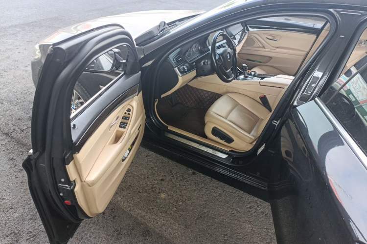 Used BMW 5 Series 2014 525Li Luxury Design Package Driver Seat