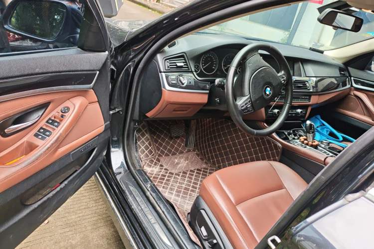 Used BMW 5 Series 2014 520i Elegant Edition Driver Seat
