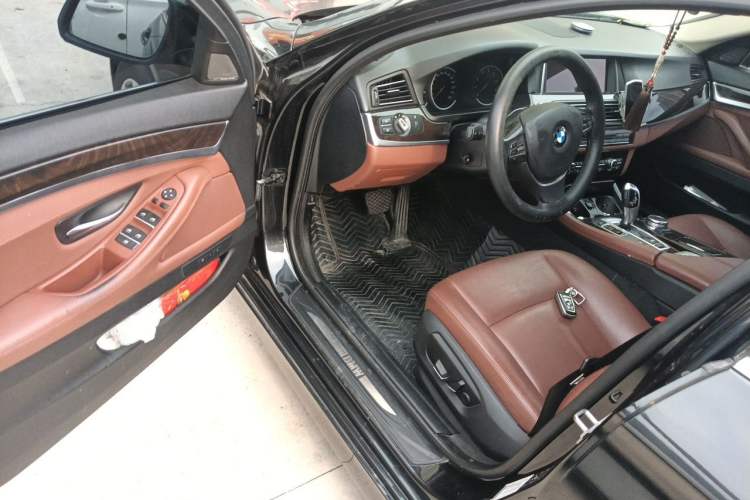 Used BMW 5 Series 2014 528Li xDrive Premium Edition Driver Seat
