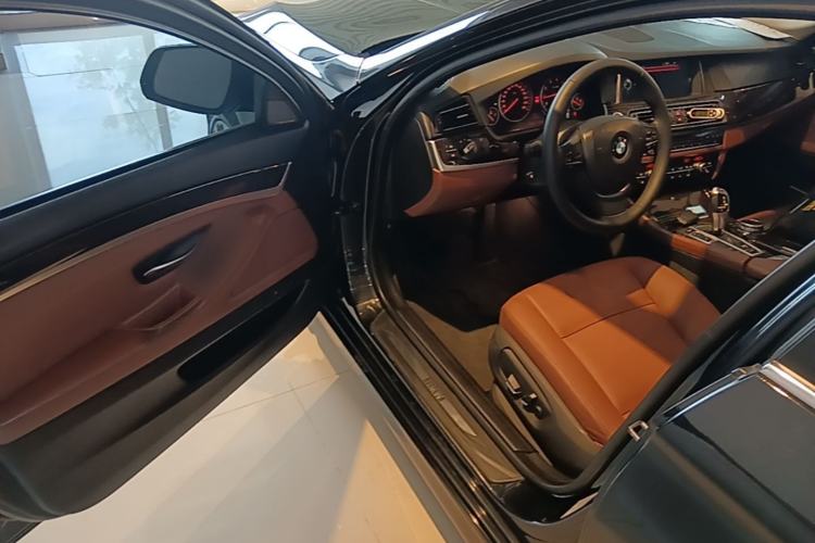 Used BMW 5 Series 2014 528Li xDrive Premium Edition Driver Seat