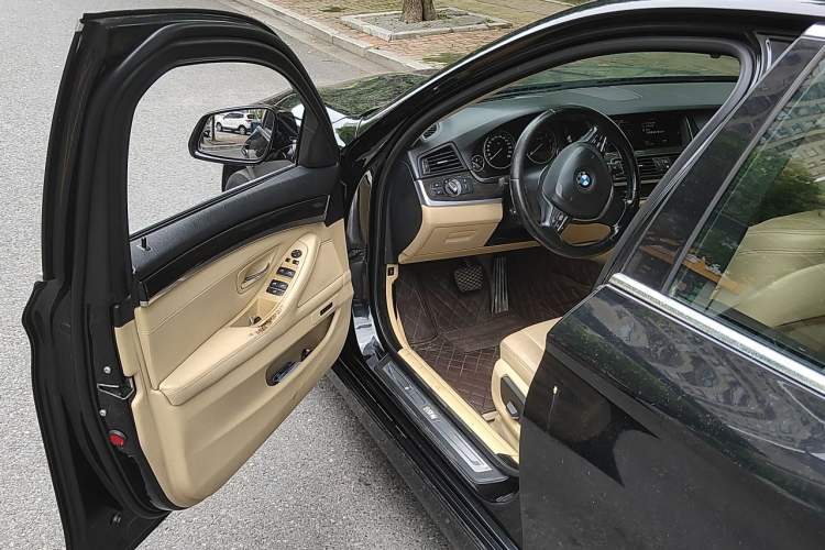 Used BMW 5 Series 2014 525Li Luxury Design Package Driver Seat
