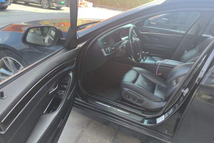 Used BMW 5 Series 2014 528Li xDrive Premium Edition Driver Seat