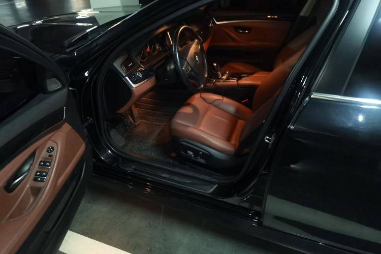 Used BMW 5 Series 2014 520i Elegant Edition Driver Seat