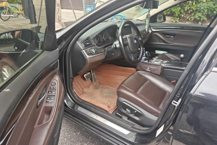 Used BMW 5 Series 2014 525Li Luxury Design Package Driver Seat