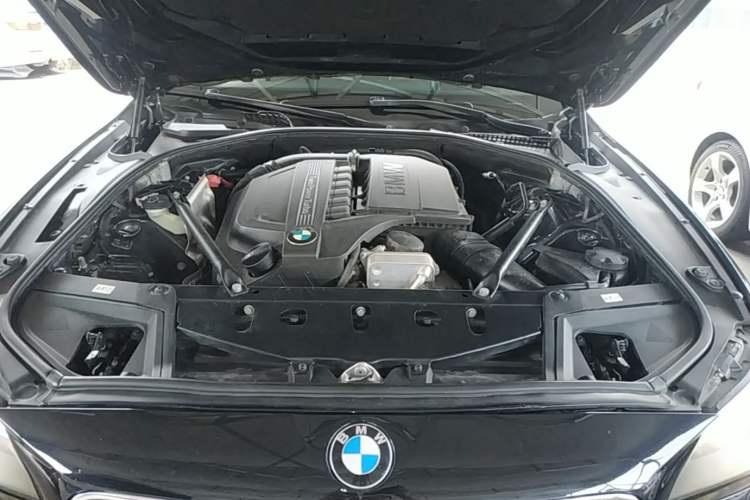 Used BMW 5 Series 2014 535Li Leading Model Engine Bay