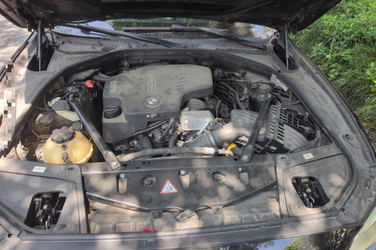 Used BMW 5 Series 2014 525Li Leading Model Engine Bay