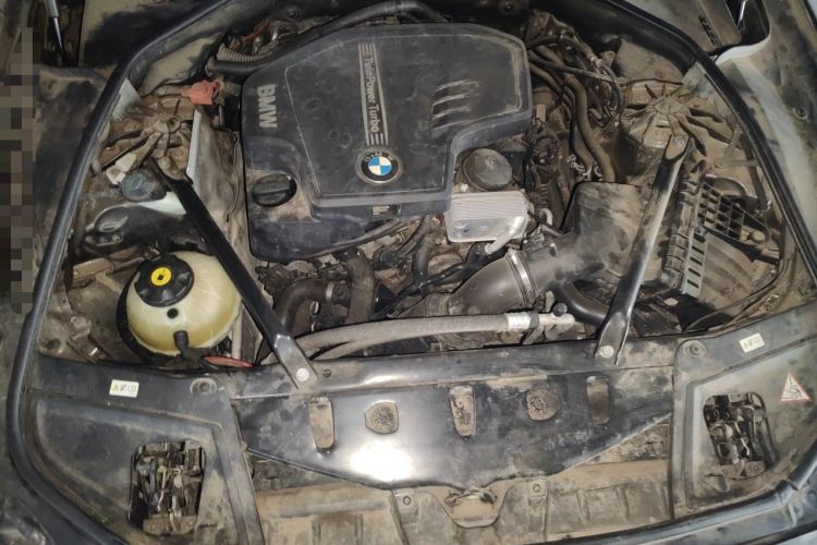 Used BMW 5 Series 2014 525Li Leading Model Engine Bay