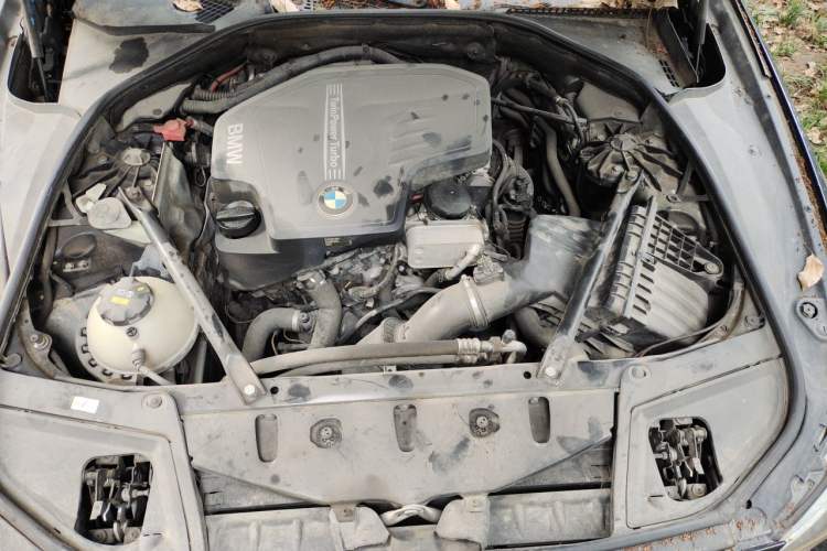 Used BMW 5 Series 2014 525Li Luxury Design Package Engine Bay