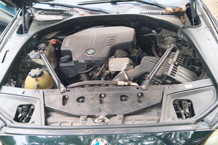 Used BMW 5 Series 2014 525Li Leading Model Engine Bay