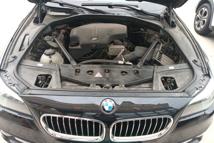 Used BMW 5 Series 2014 528Li xDrive Premium Edition Engine Bay